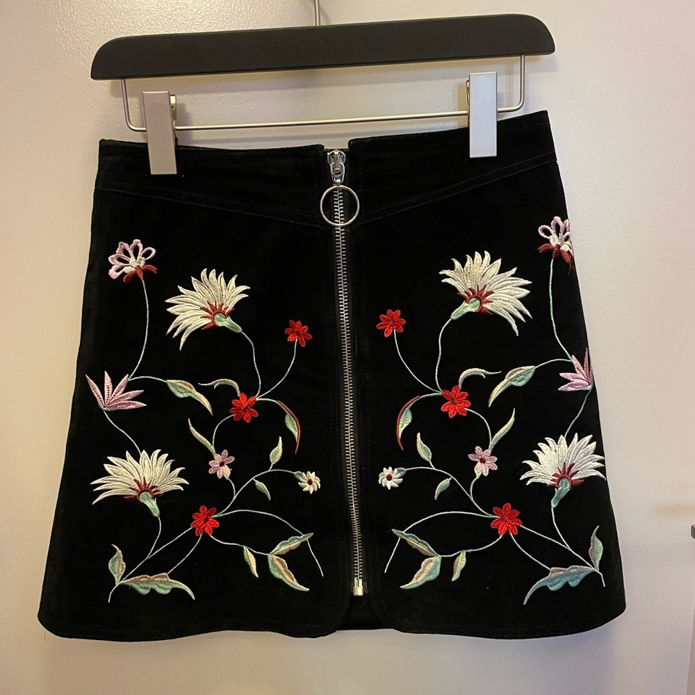 Suede 60s miniskirt. Zara size XS